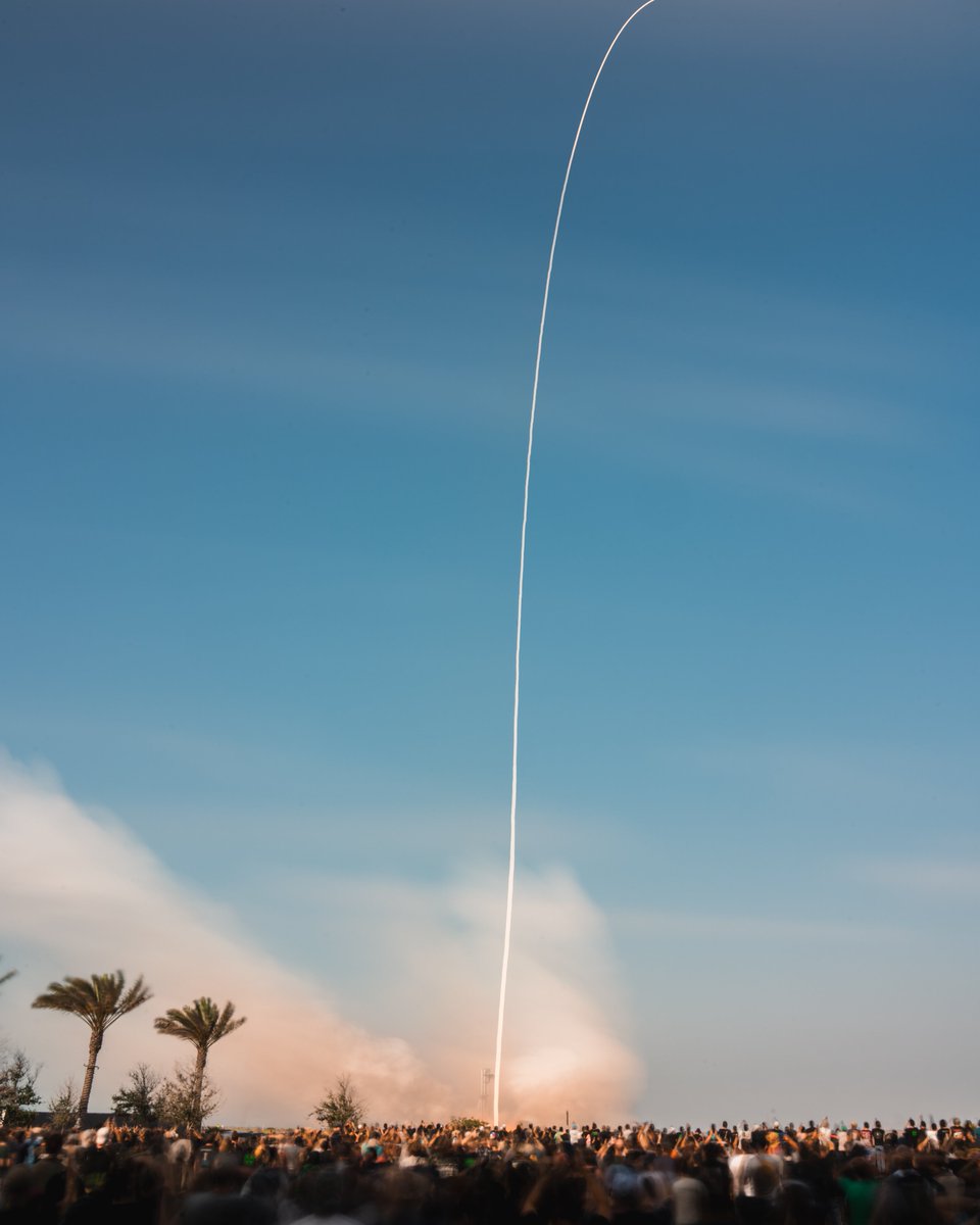 SpaceX Starship V3 during its May 22, 2026 flight test, illustrating the vehicle’s growing role in NASA lunar plans and U.S. national security.